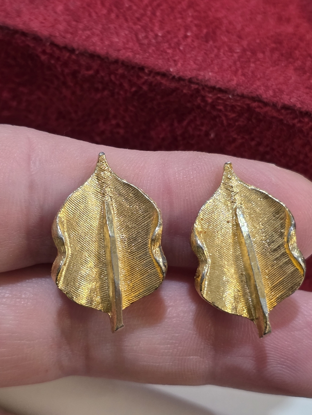 Vintage Gold-tone Leaf Motif Clip-on Earrings